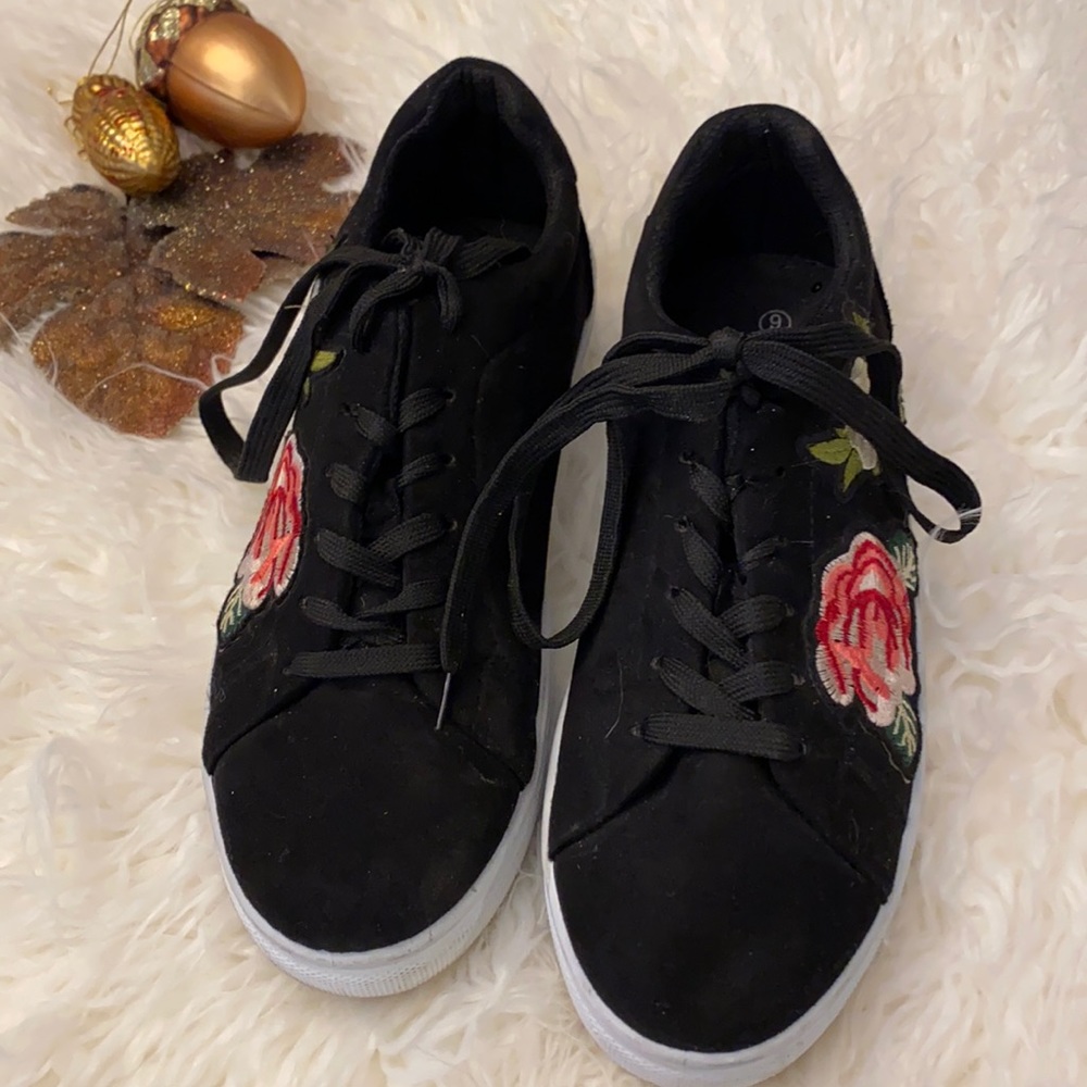 Rogue Black suede embroidered sneakers. Size 9